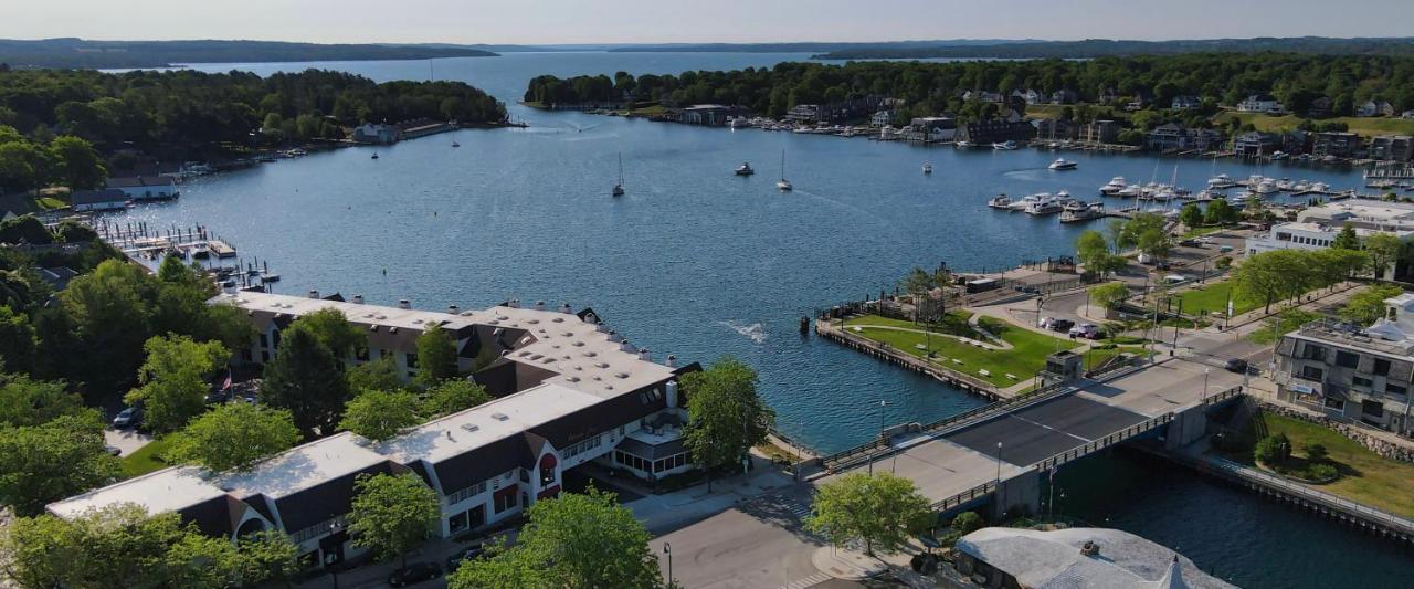 359 Edgewater Inn シャールボイ エクステリア 写真