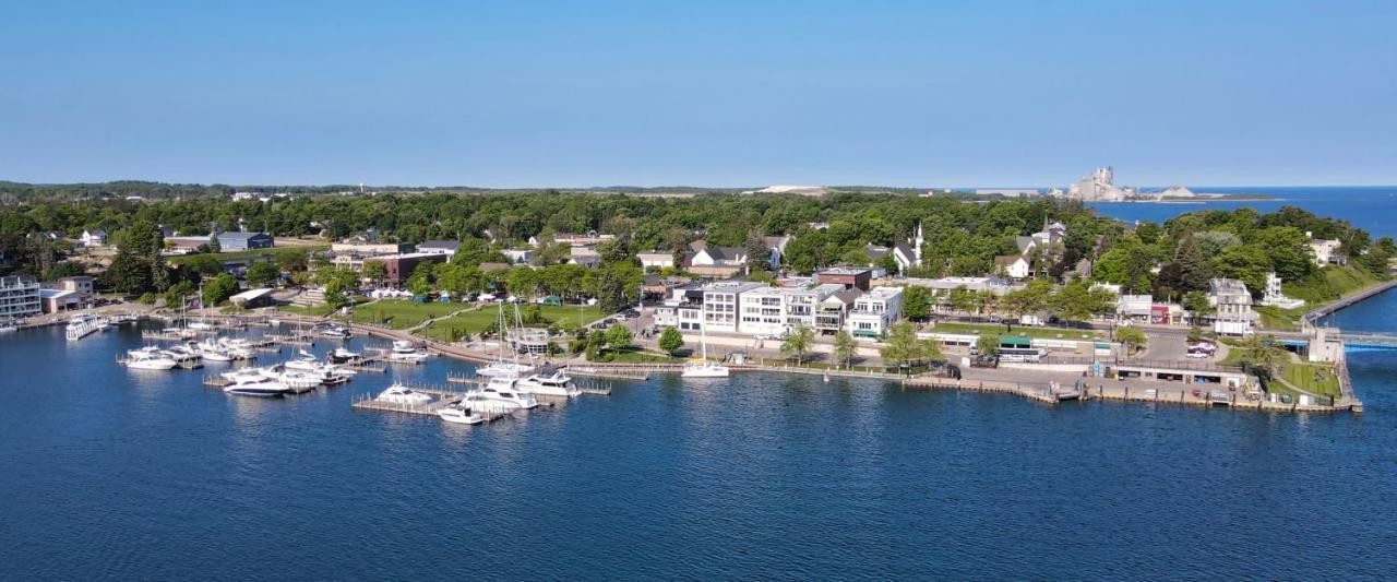 359 Edgewater Inn シャールボイ エクステリア 写真